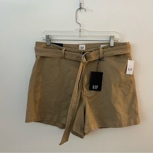 GAP NWT 4” HIGH RISE KHAKI SHORTS Size 16